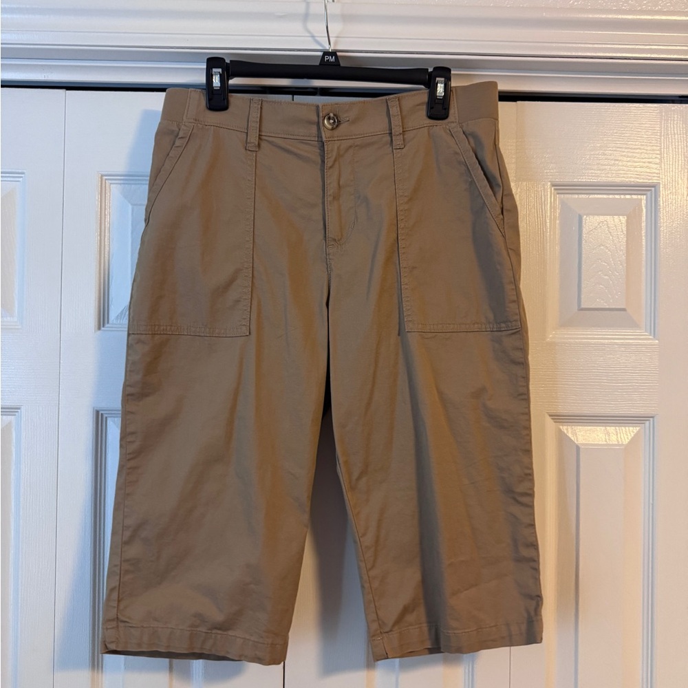 Lee Woman’s Cargo Capri in Tan